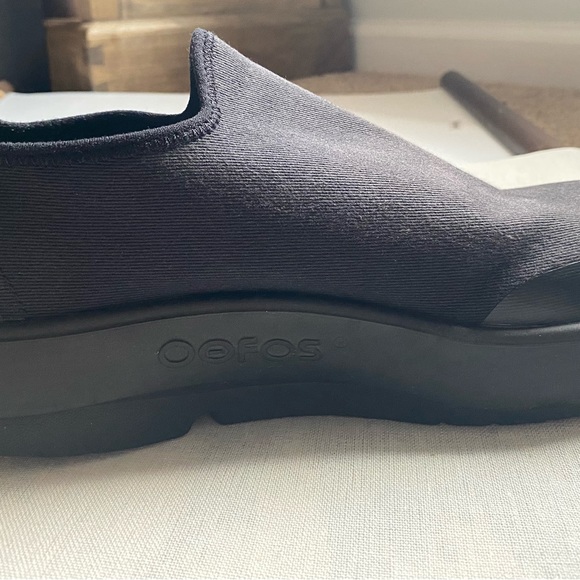 MEN'S OOFOS OOMG EEZEE LOW SHOE - BLACK 10.5 - Picture 12 of 13